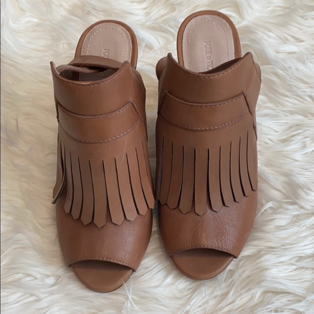 Pour la Victoire Leather block heels